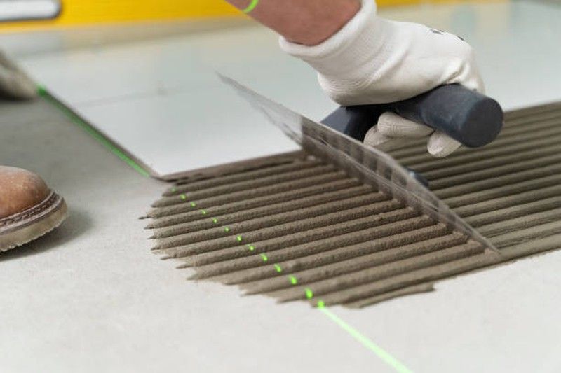 ¿Qué material se utiliza para pegar azulejos?