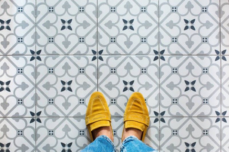 ¿Cómo colocar un azulejo sobre azulejo?