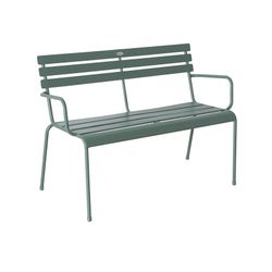 Banco minimalista metálico de jardin.